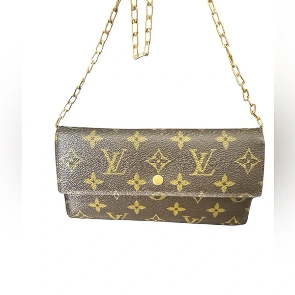 Louis Vuitton Portefeuille International Monogram
Wallet - Picture 1 of 10